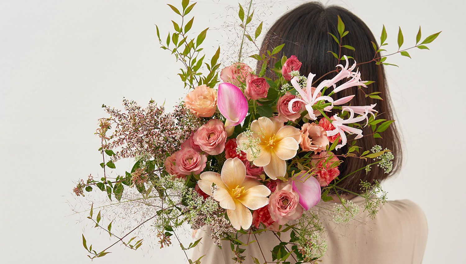 튤립은 매혹적인 꽃이니까요.